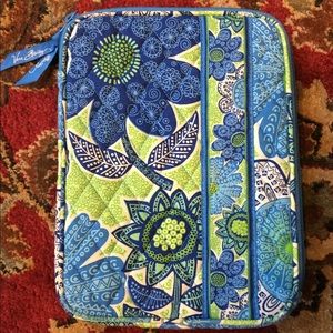 LIKE NEW VERA BRADLEY 8” TABLET CASE